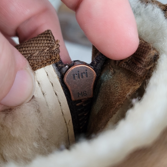 UGG | Mayfaire 5116 suede leather sheepskin sherpa lined side zip winter boots - Picture 10 of 13